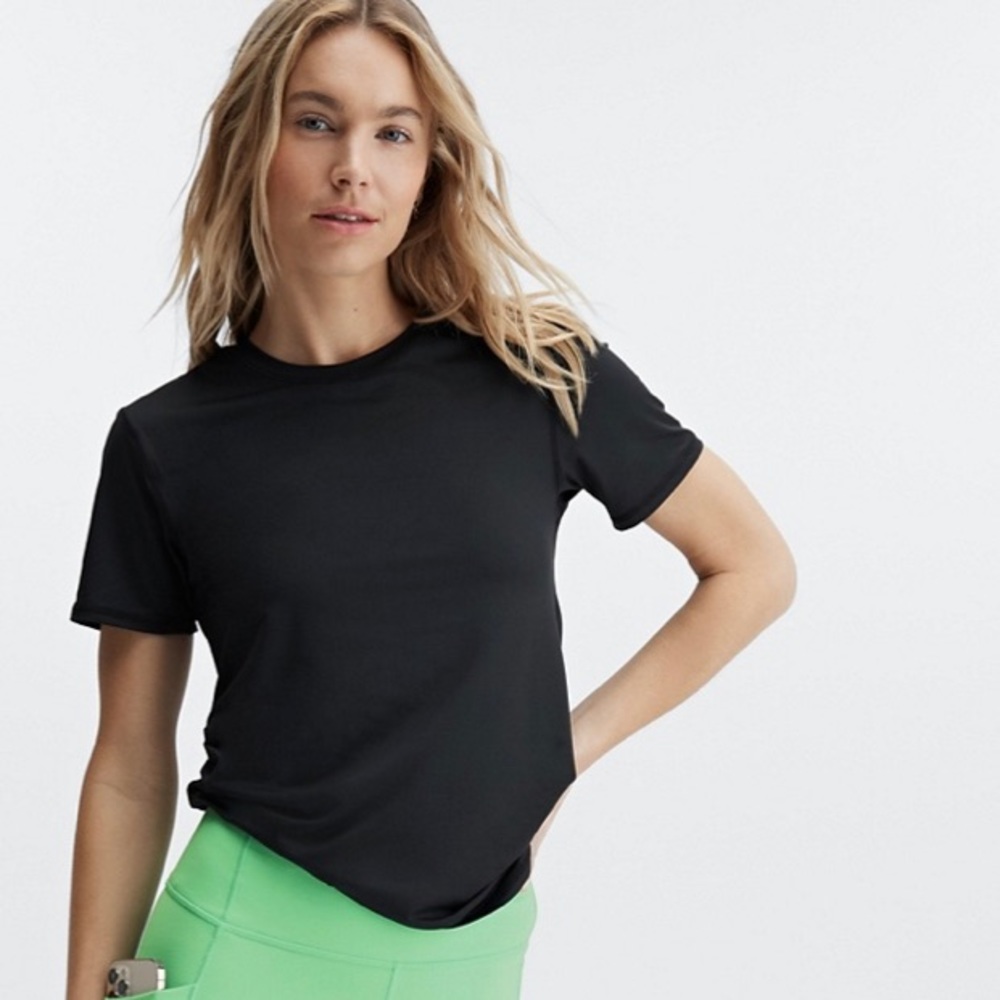 Fabletics Phoenix Lite Short-Sleeve Top